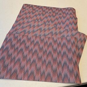 Chilewich Red and Black Zigzag Placemats 1 has white flaw see pictures.